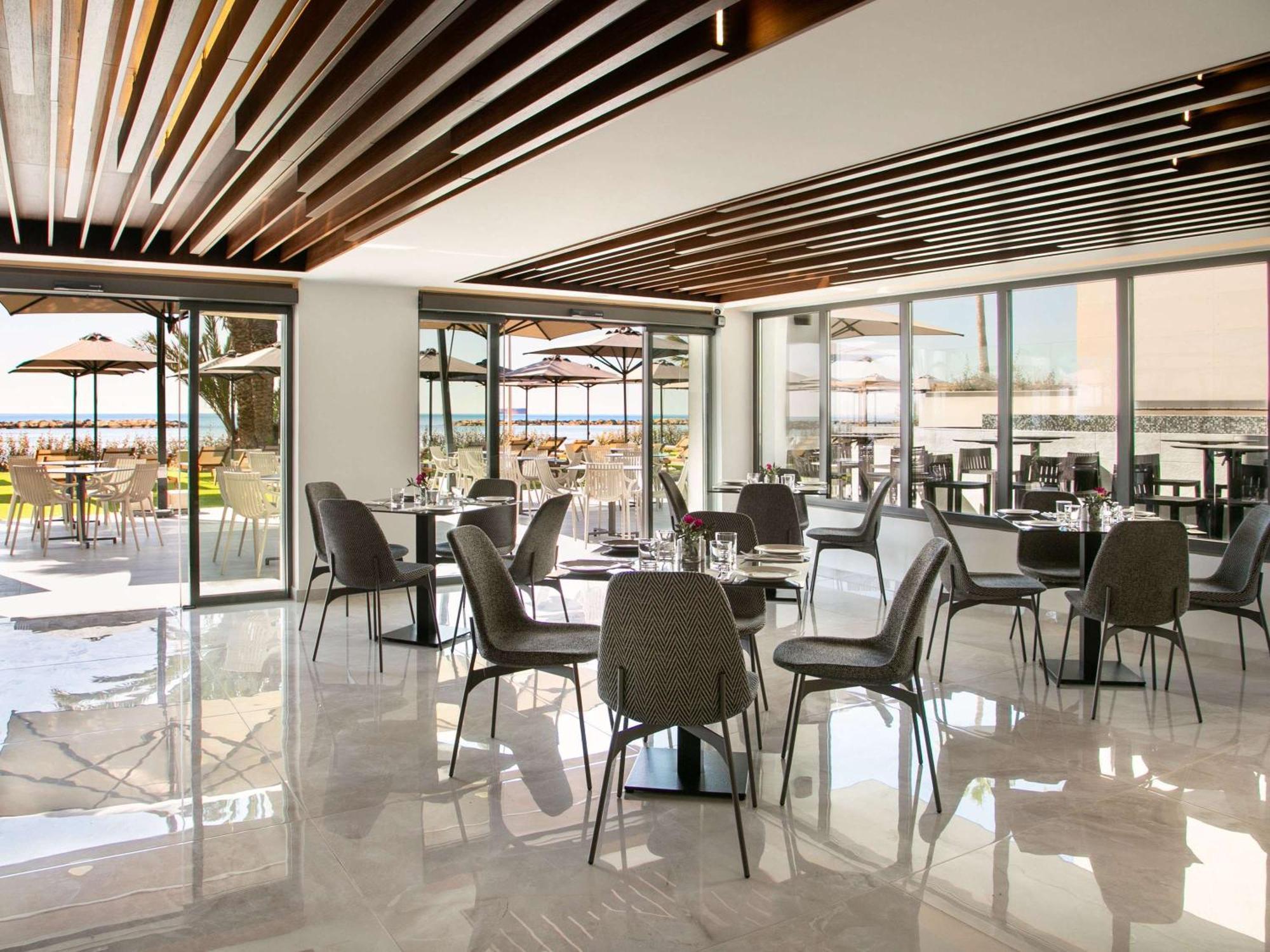 Mercure Larnaca Beach Resort Exterior foto